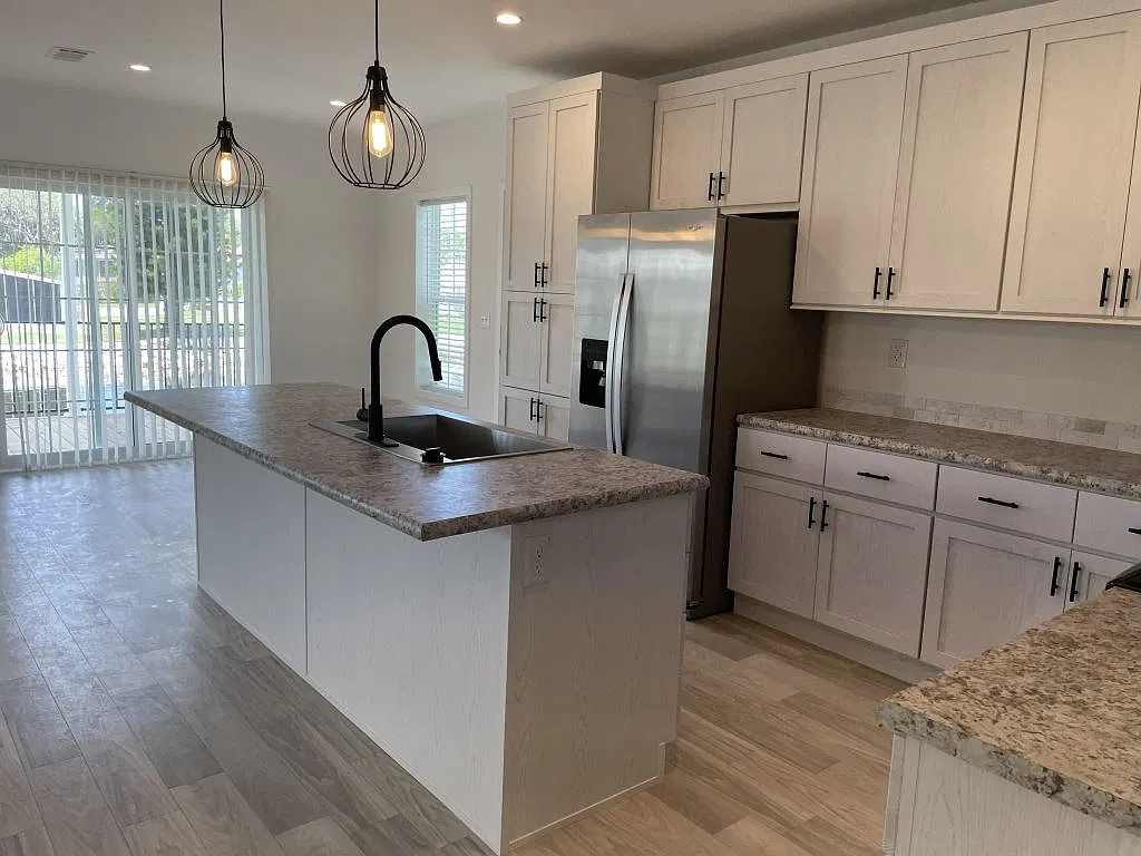 2 bed, 2.0 bath, 1669 sqft, $1,599 — Photo 2