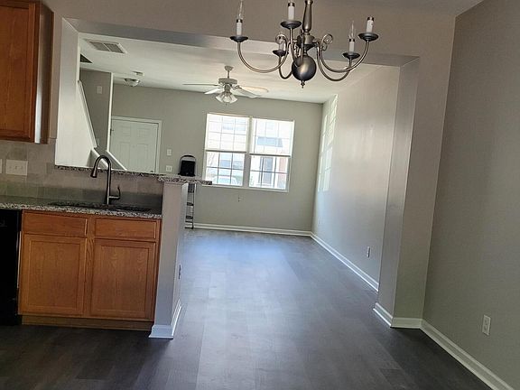 3rd image of 1505 Oxleymare Dr
