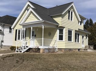 1616 Division St, Manitowoc, WI 54220