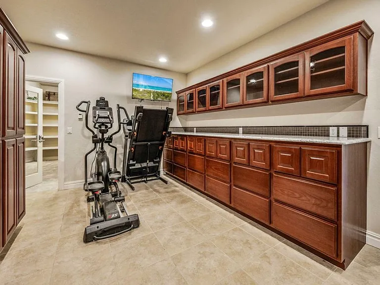 107 Monterey Dr — Photo 16