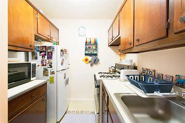 Sold by R New York | media 14