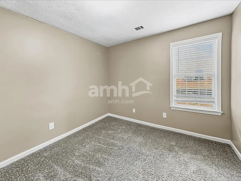 451 Bellingham Dr — Photo 17
