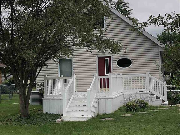 4th image of 218 W Elm St
