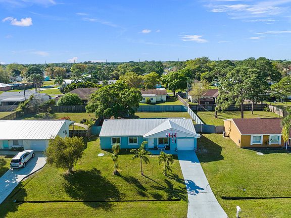 4th image of 374 SE Dalva Avenue