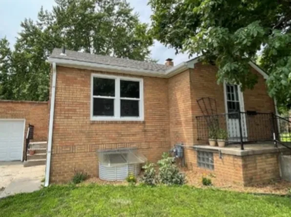 2112 S 42nd St, Omaha, NE 68105