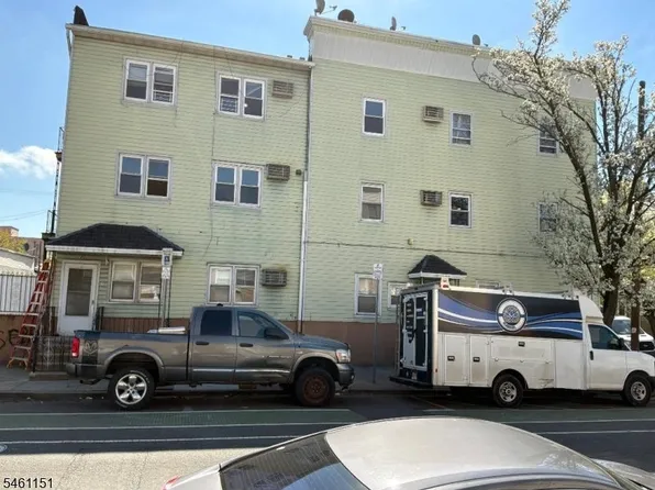 160 E Kinney St #3R, Newark, NJ 07105