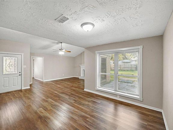 5th image of 1606 Stone Lake Dr