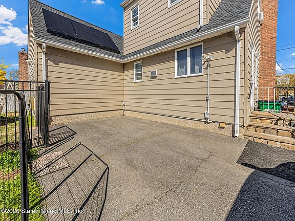 4th image of 352 Stewart Ave