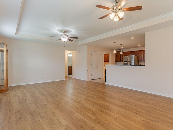 4th image of 7428 Shea Dr