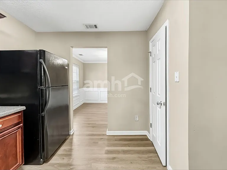 369 Hidden Creek Ln — Photo 3