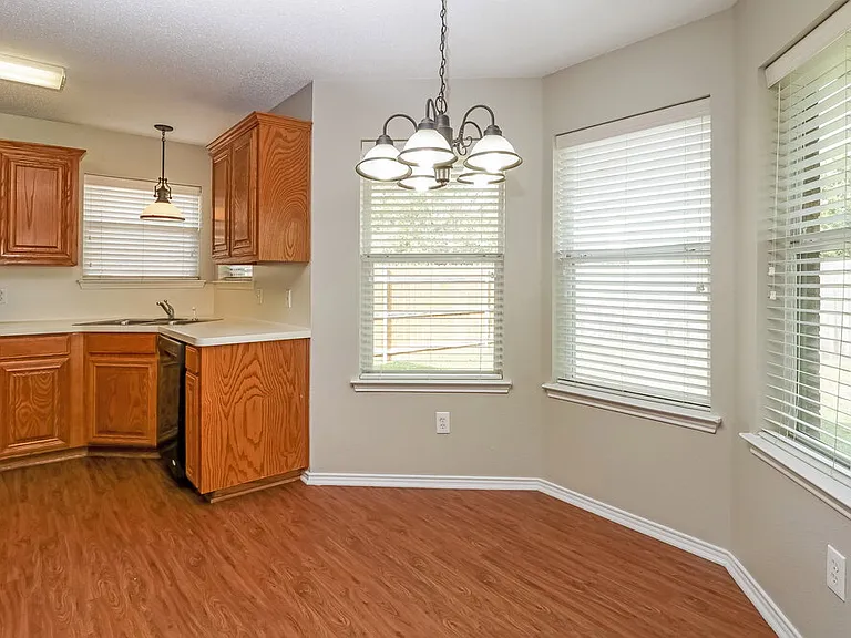 1012 SW Hillside Dr — Photo 4
