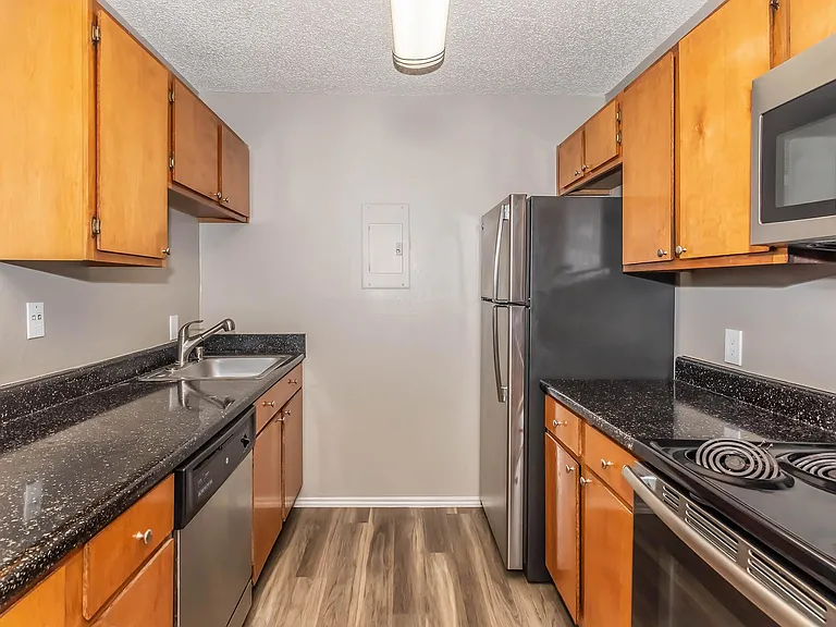 District West — Photo 33