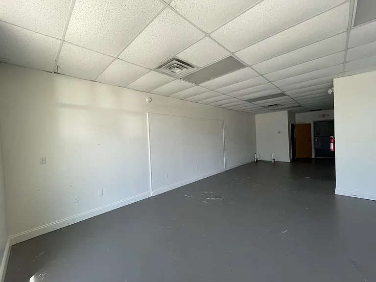 705 S Roland Rd #4 — Photo 7