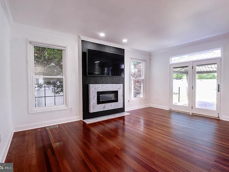 1628 Great Falls St — Photo 33