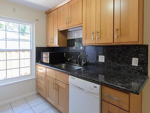 3rd image of 1083 Kentwood Ave