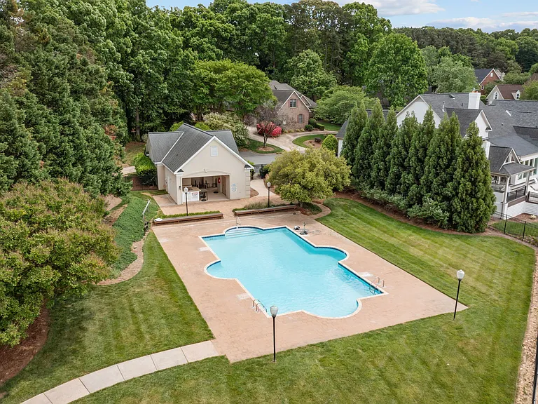 7322 Swansea Ln — Photo 32