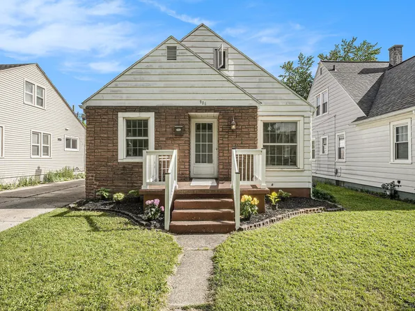 906 Lake Michigan Dr NW, Grand Rapids, MI 49504