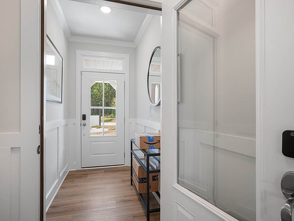 Smart Door Delivery Center - The Selma