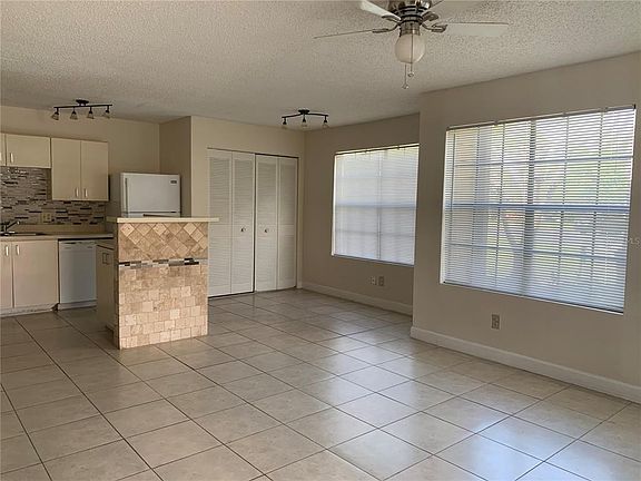 3rd image of 320 Black Oak Ct APT 108