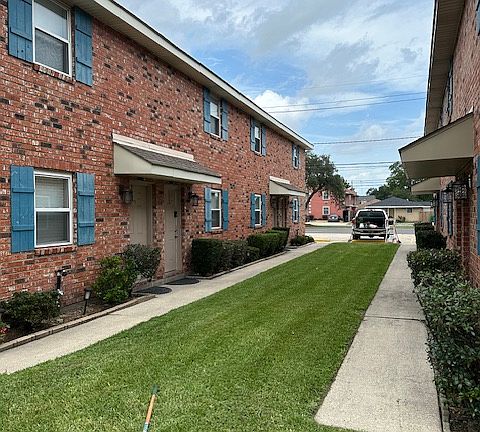 2nd image of 1608 Clearview Pkwy APT B