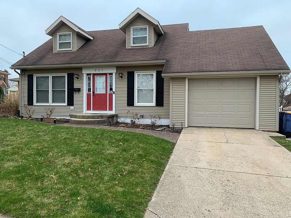 1st image of 823 Tamarack Ave NW