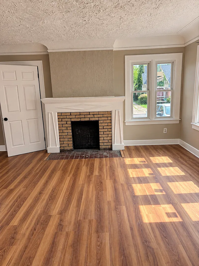 15779 Asbury Park - $1,500 per month — Photo 3