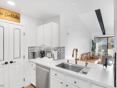 950 Seven Hills Dr APT 2825, Henderson, NV, 89052