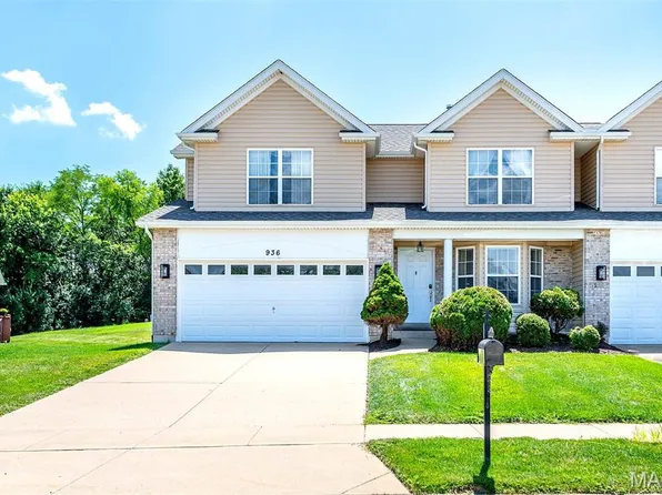 936 Saint Joachim Dr, O'Fallon, MO 63366