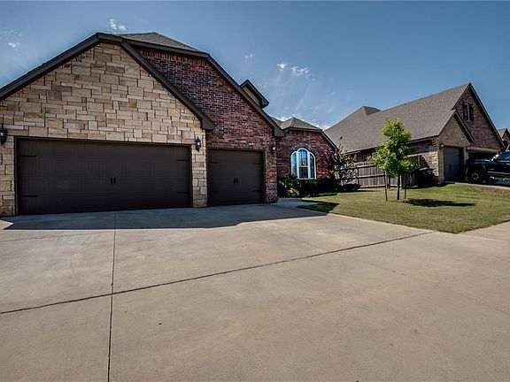 3rd image of 1017 Samantha Ln