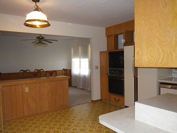 Large eat in kitchen