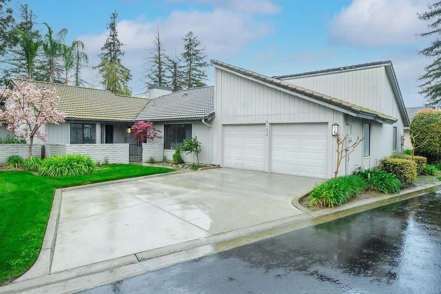 1634 Tollhouse Ln photo 1
