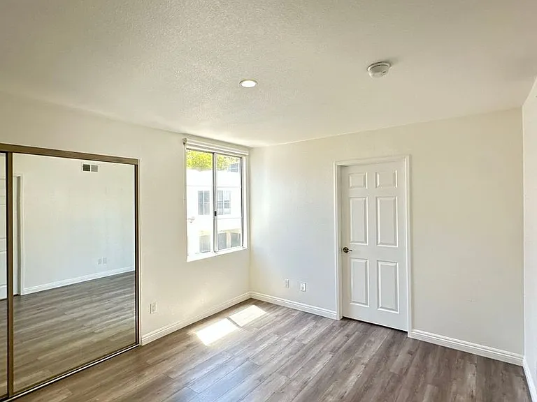 5455 Sylmar Ave #402 — Photo 19