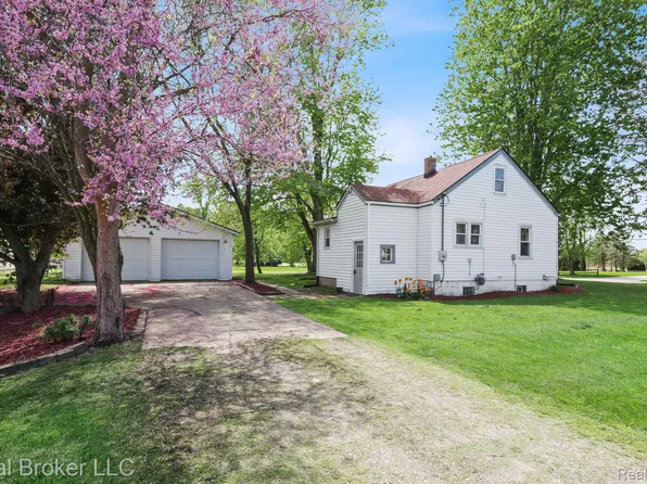 8007 Pettit Rd, Birch Run, MI 48415