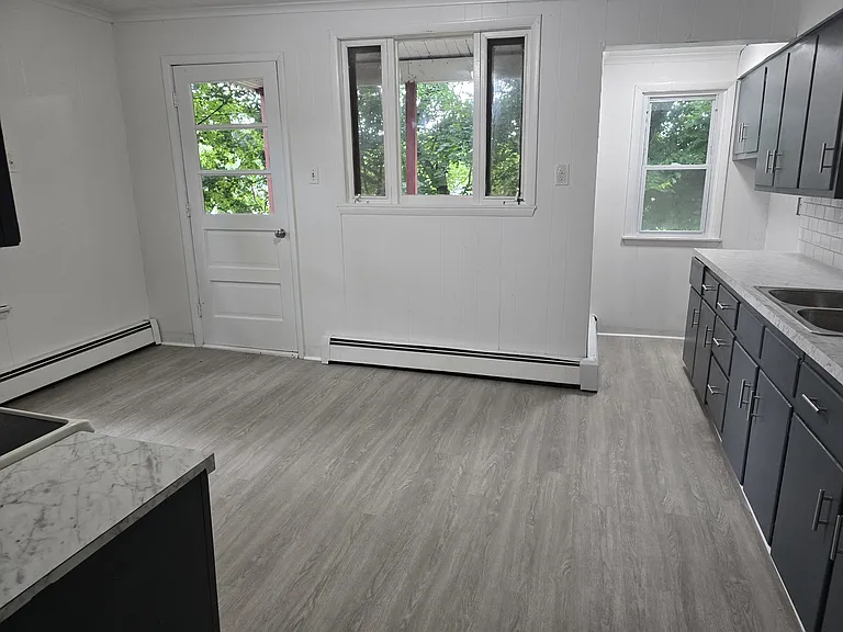 111 La Grange St — Photo 3
