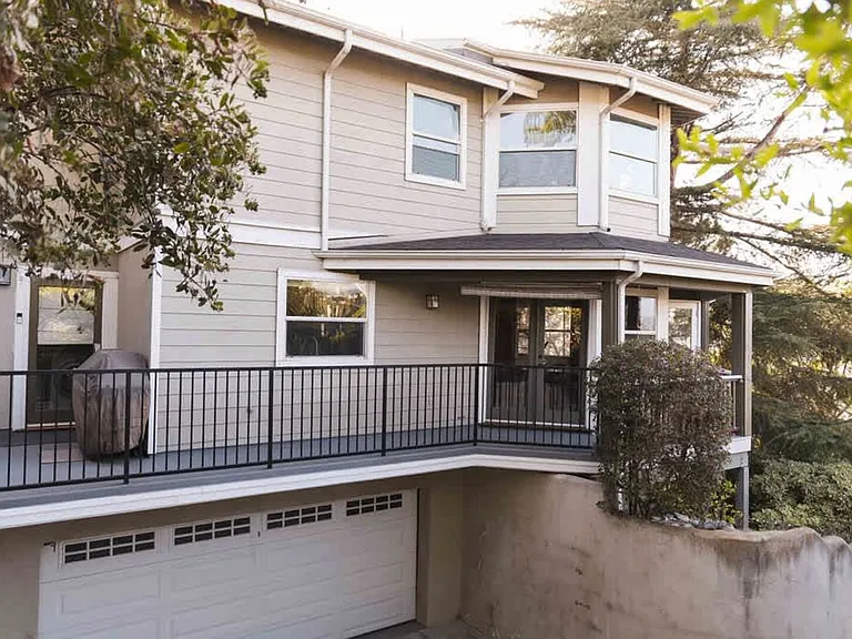 Burnell Dr — Photo 111