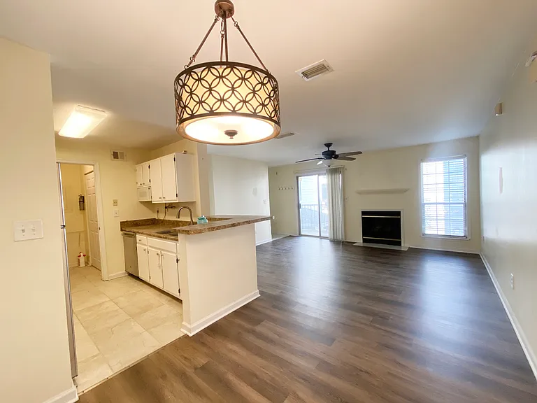 635 Granville Ct — Photo 20