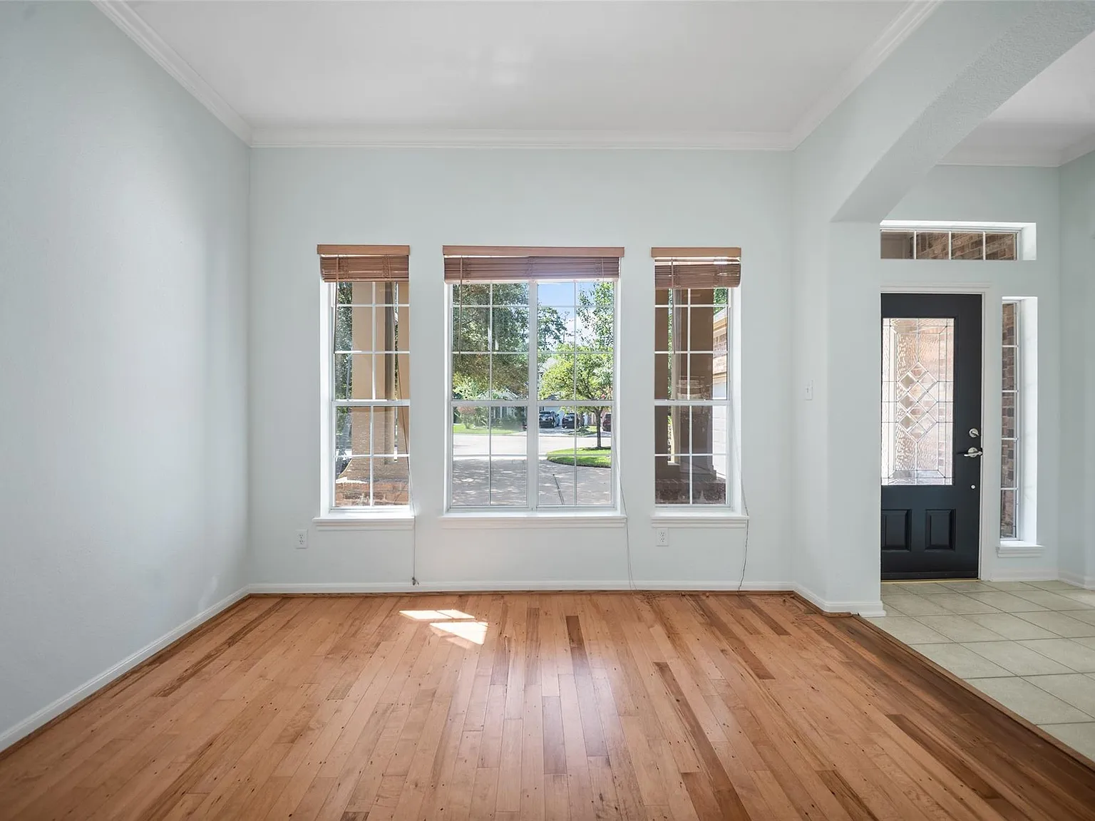 4 bed, 2.5 bath, 2383 sqft, $3,500 — Photo 3