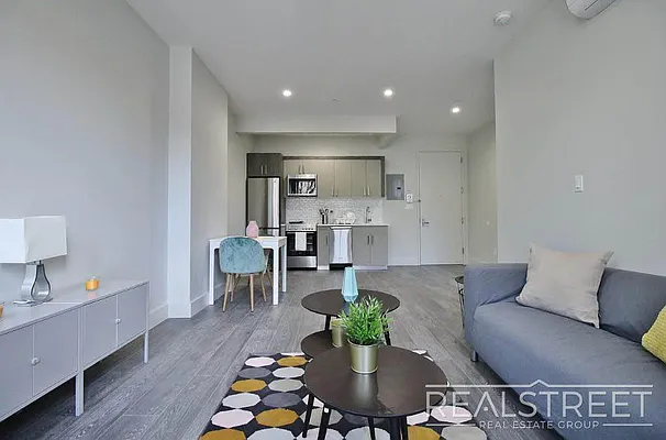 Rented by Real Street Inc | media 4