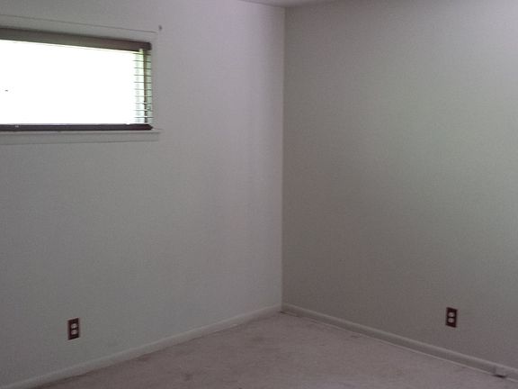 3rd image of 4413 Lakeview Dr NW