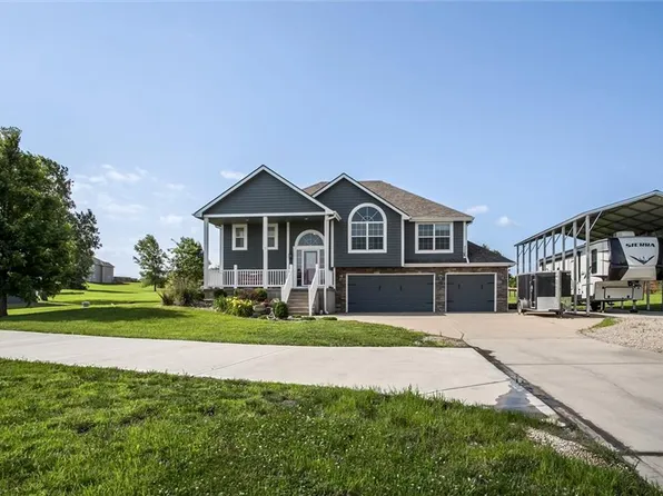 16963 Auburn Ct, Bonner Springs, KS 66012