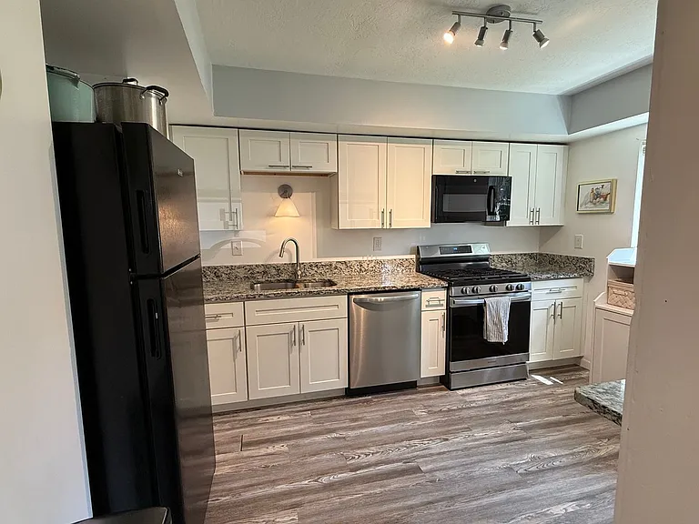 227 Cornell Ave — Photo 4