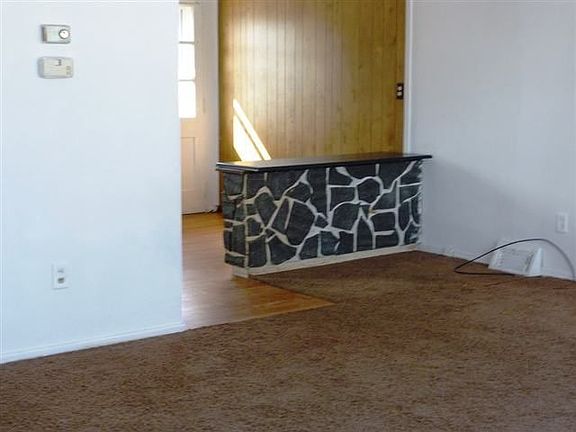 3rd image of 3611 Oak St