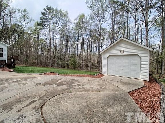 3rd image of 384 Forest Oaks Dr