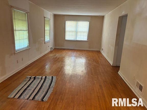 5th image of 2212 Whittier Ave
