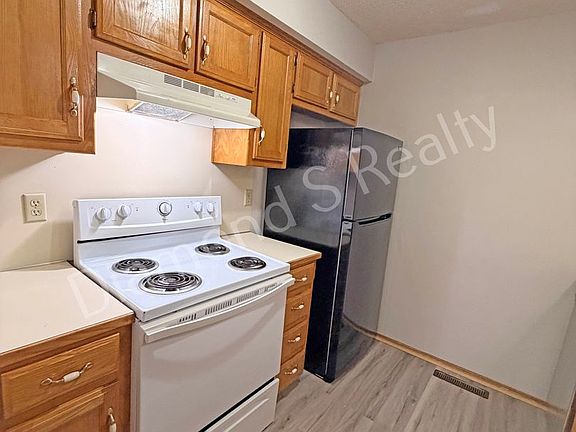 4th image of 1499 W Rainey St #B