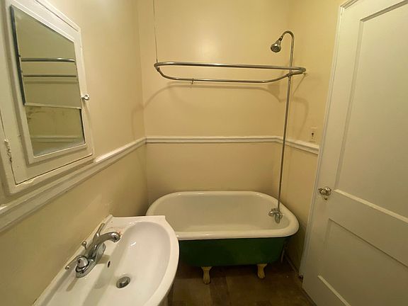 3rd image of 3004 Monument Ave APT 5