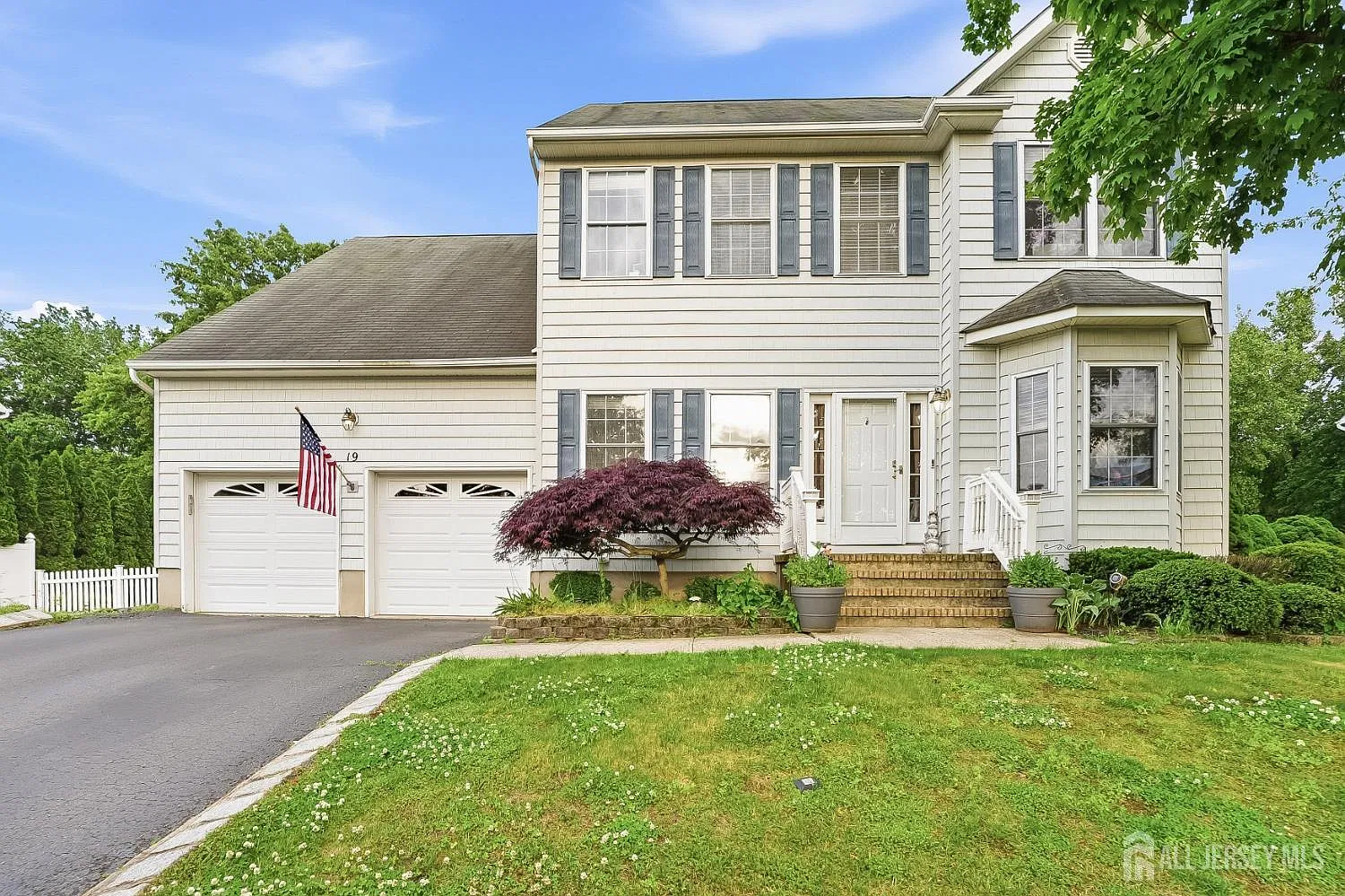 4 bed, 2.5 bath, $4,250 — Photo 1