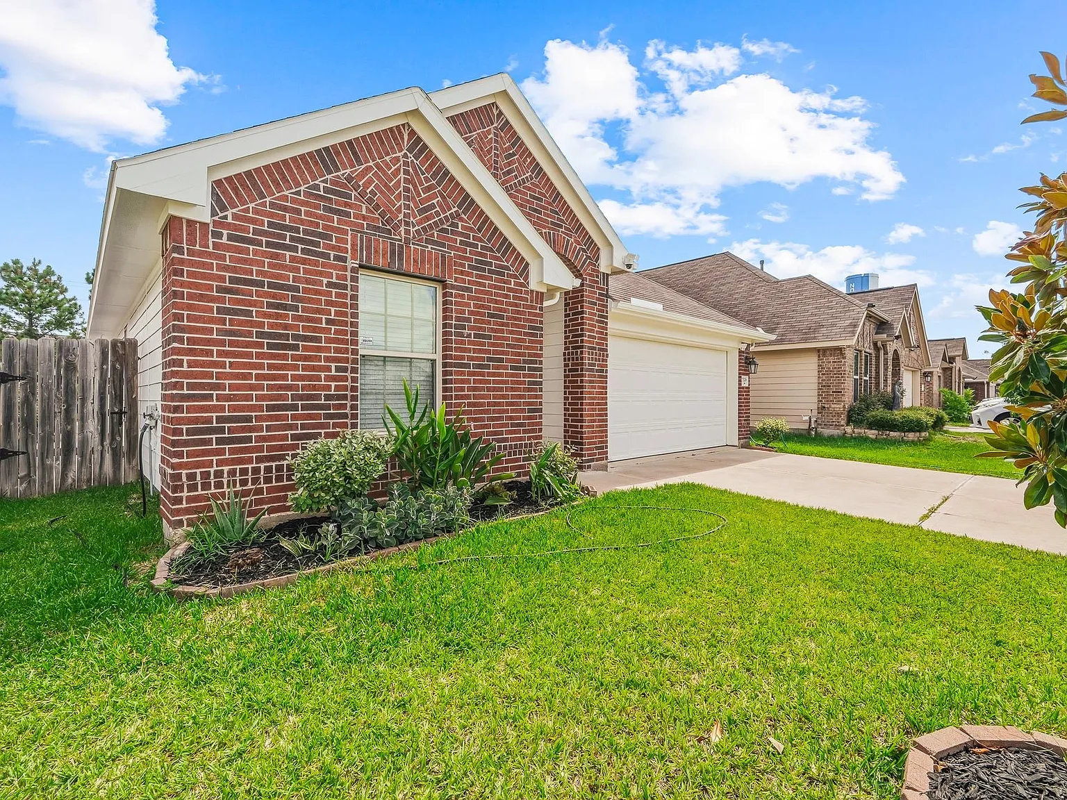 4 bed, 3.0 bath, 2050 sqft, $2,200 — Photo 3