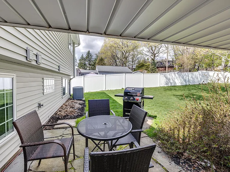 71 Maxwell Dr — Photo 28