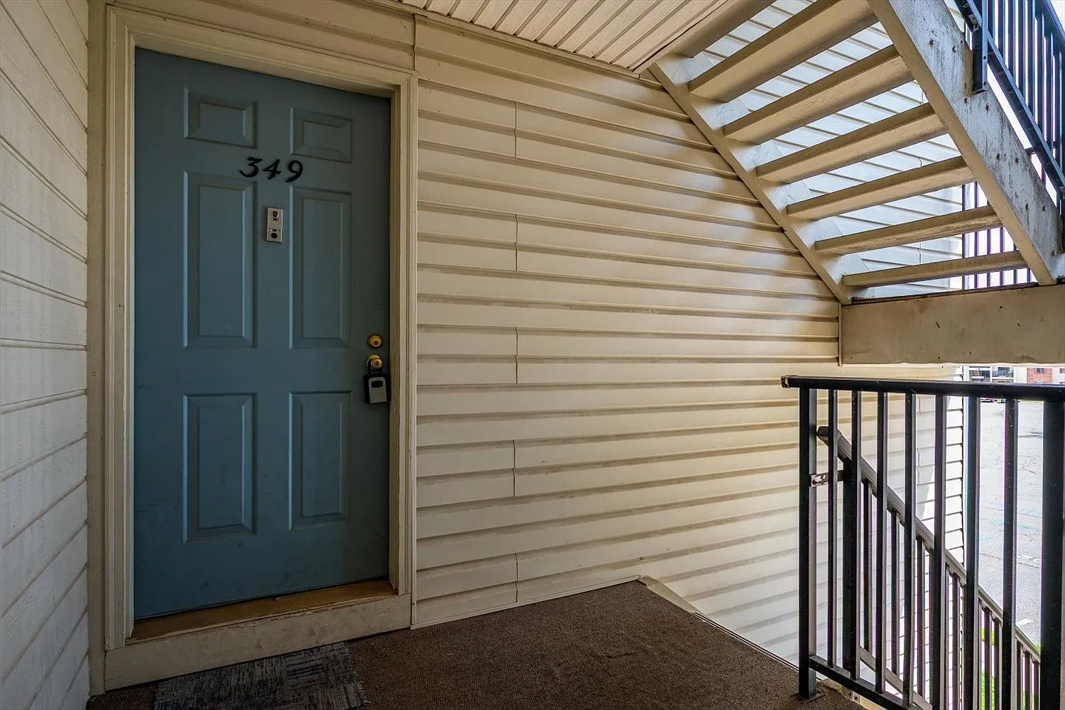 349 Lancaster Ct — Photo 3